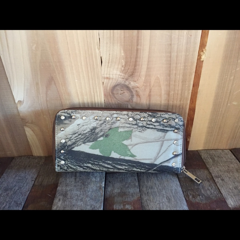 Trenditions Way West Wallet Camo with studs Hunter